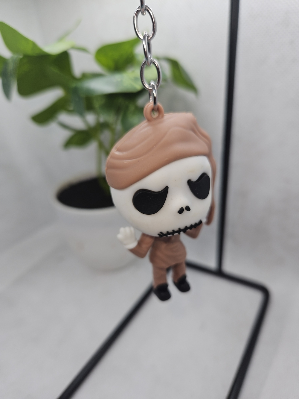Novelty Skull Character Keychain in Tan and White